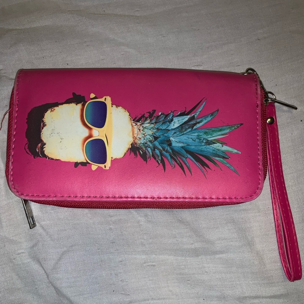 PurseN Getaway Wristlet Hot Pink pineapple purse